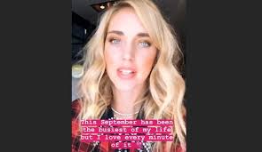 Su instagram, chiara ferragni è bellissima in abito rosa per h&m: Chiara Ferragni Torna Su Instagram Dopo 24 Ore Ecco Perche E Sparita Ma I Fan Non Le Credono