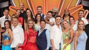 Aufgrund der aktuellen lage konnte kathrin menzinger ihren freund nicht sehen. Let S Dance Star Kathrin Menzinger Trennung Auf Zeit Von Ihrem Freund Sie Weiss Nicht Wann Sie Ihn Wiedersehen Wird Bunte De