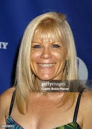 Kristen Henderson's Instagram, Twitter & Facebook