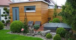 Ein Beliebter Platz Fur Heim Saunen Ist Der Garten Zum Beispiel Integriert In Ein Gartenhauschen Da Im Auss Saunahaus Garten Holzhutte Garten Sauna Im Garten