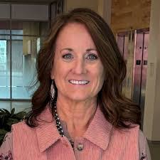 Lisa Penny's Instagram, Twitter & Facebook