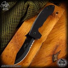 It features a razor sharp chisel ground tanto blade and the patented wave shaped opening feature or remote pocket opener (this knife is also available without the wave feature). Monkey Edge Emerson Knives Cqc 8 Black