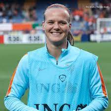 Jun 08, 2021 · eerder versterkte sc heerenveen vrouwen zich al met keepster claire dinkla, die overkomt van ajax, dana foederer, afkomstig van psv, en verdedigster merel bormans. Selectie Oranjeleeuwinnen