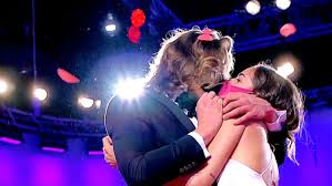 Nella puntata di uomini e donne che andrà in onda stasera 14 luglio, la scelta protagonista sarà quella di lorenzo riccardi indeciso tra claudia dionigi e giulia cavaglià! Uomini E Donne L Opinione Di Isa Sulla Scelta Di Massimiliano Mollicone