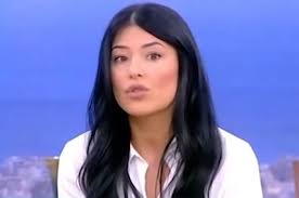 «ξαναχτύπησε» η αφροδίτη λατινοπούλου η οποία μέσω των social media τοποθετήθηκε για τη δολοφονία της 26χρονης γαρυφαλλιάς στη φολέγανδρο τονίζοντας πως ο δράστης είναι αναρχικός. H Afrodith Latinopoyloy 3anaxtypa Dhlwnei Yper Toy Synedrioy Gia Th Gonimothta Binteo Enothtes Politikh Real Gr