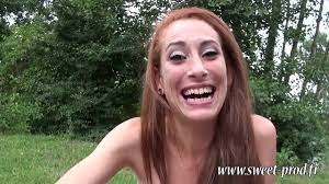 une salope rousse me bouffe les couilles et assure les gorges profondes au  bord de leau dans un parc public - XNXX.COM