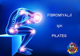 Egzersizlere kasları esneten germe egzersizleri ve yüzme, su jimnastiği, yürüyüş veya sabit bisiklet gibi hafif yoğunlukta aerobik egzersizler ile başlanmalı, egzersizler yavaş yavaş arttırılmalıdır. Pilates In Fibromiyalji Tedavisine Katkilari Suadiye G G Studio