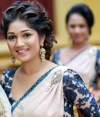 Have no new ideas about wedding hair styling? Dressed By Manjula Handapangoda Bridal Hairstyle For Reception Indian Bridal Hairstyles Diy Bridesmaid Dress