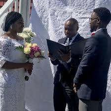 Trader joe's often has some duds with brown spots or bruised petals and the roses don't open as large. A Driveway Wedding And Flowers By Trader Joe S The New York Times