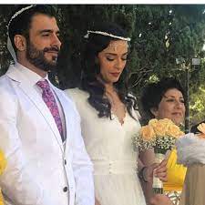 Ela Sth 8esh Moy O Axilleas Kai H Renata Epiteloys Pantreyontai