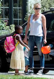 Charlize theron was just spotted exiting meche salon in beverly hills holding a chunk of blond hair. Charlize Theron Sohn Jackson Will Lieber Ein Madchen Sein News At