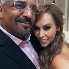 Hi there does anyone know who does eyelash extensions here in the Espanola  area or Santa Fe please let me know thank you