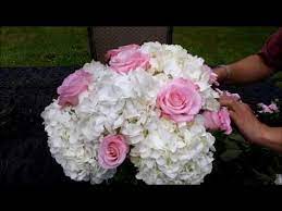 Simple Flower Arrangement With Hydrangeas Roseland Roses Variegated Pitt And Hanging Amaranthus Youtube Flower Arrangements Flowers Stock Flower