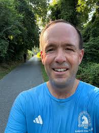 What are healthy dinner recommendations in Richmond with live music?