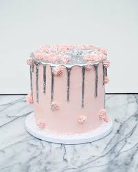 Romy Sur Instagram Drip Cake Pour Une Baby Shower Rose Et Argente Une Premiere Pour Moi Et Je Doit Dire Que J Aime Idee Gateau Gateau A Etage Gateau Rose
