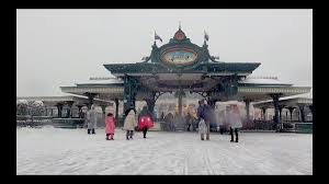 Tokyo disneyland was the first disney park to be built outside of the united states and opened on april 15, 1983. Heavy Snow At Tokyo Disneyland Youtube
