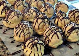 Choux A La Creme Patissiere Et Chocolat Pour Votre Gouter Ou Dessert En 2020 Patissiere Choux A La Creme Patisserie De Choux