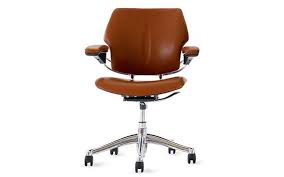 freedom task chair in prima leather modern leather office chair humanscale chair office chair design