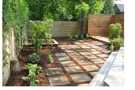 Large Pavers With Bark Fill Small Backyard Landscaping Modern Landscaping Backyard Landscaping Designs