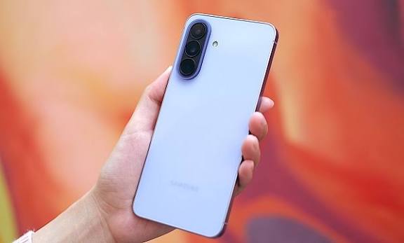 Thiết kế Samsung Galaxy A57 5G: Tối giản, mỏng nhẹ nhưng vẫn bền bỉ vượt  trội