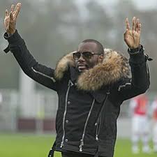 Cela fait maintenant 14 ans que maître gims partage sa vie avec son épouse demdem, qu'il a rencontrée en 2005 et avec qui il a eu 4 enfants. Gims Wikipedia