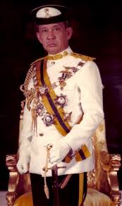Dikurniakan seorang putera dan seorang. Johor15