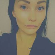 Sandra Lind's Instagram, Twitter & Facebook