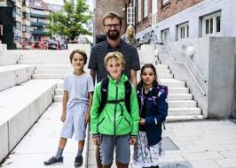 Her finder du kontaktinformationer på alle skoler, sfo'er og klubber i frederiksberg kommune. Born Ma Lege Uden Mobiler Skole Konfiskerer Telefonerne Ekstra Bladet