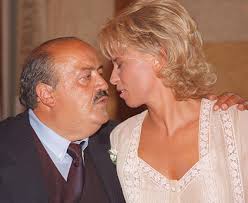 Non ha figli naturali, ma ha adottato un ragazzo adolescente di nome gabriele. Avete Mai Visto Il Figlio Di Maria De Filippi E Maurizio Costanzo Si Chiama Gabriele News Cronaca
