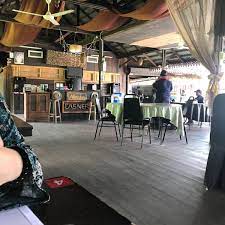 Restoran ini terletak di antara jalan kuala pilah dan seremban ( tapi tak melalui bukit putus). Restoran Warisan Seri Menanti Kuala Pilah Kuala Pilah Negeri Sembilan