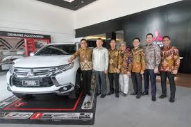 Resmikan Diler Di Wiyung Ini Model Andalan Mitsubishi Motor Otomotif Bisnis Com