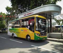 Berpenampilan menarik, sehat jasmani dan rohani . Baru Ke Jogja Ini Dia Cara Mudah Untuk Naik Trans Jogja
