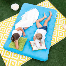 Single valve air mattress available in aqua and green. Lightspeed Outdoors 2 Person Air Bed With Integrated Pillow Biggmore Com