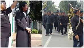 Itulah imam mahdi yang sebenarnya menurut mereka. 4 Fakta Video Sosok Yang Mengaku Imam Mahdi Di Monas Dan Jadi Pemimpin Akhir Zaman Boombastis