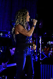A panel of judges and the audience vote on which singer they. Rita Guerra Wikipedia