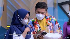 Ia menjadi youtuber wanita pertama di asia tenggara yang berhasil meraih diamond play button. Ria Ricis Perlihatkan Riwayat Panggilan Telepon Ternyata Harris Vriza Menempati Urutan Ini Di Daftar Panggilan Ponselnya
