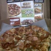In response to one of his weird twitter rants, pizza hut uk tweeted at kanye offering him a job. Pizza Hut Jalan Tole Iskandar No 8c Depok