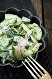 Salatgluck Freitag Griechischer Gurkensalat Mit Roten Zwiebeln Und Dill