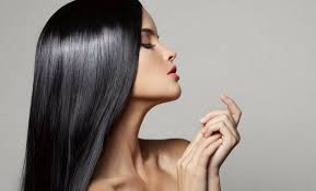 Questa lacca lascia la chioma morbida al tatto e super luminosa. Glossy Hair Capelli Neri Lucidi Stile Rock Giulio Art Studio