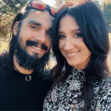 Studio with tan/brown seamless paper and white wall in OKC?