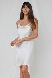 Mà đụ cũng như ăn, phải đổi món, đổi đầu bếp cho tránh nhàm chán. This Slip Dress Flawlessly Captures An Elegant Simplicity Made From Pure Silk Satin In Oyster White The Flattering Drape Silk Dress Short Dresses Silk Dress