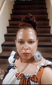 Introduction of a singer and musician