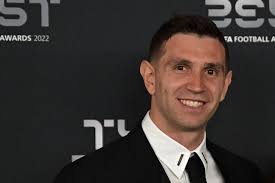 EN VIVO: Dibu Martínez es elegido como...