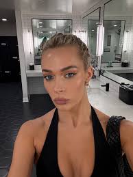 Proof my makeup can survive Barry's 🖤 @urbandecaycosmetics All Nighter is  officially red room approved #UrbanDecay #AllNighterSettingSpray