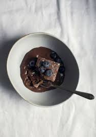 Carres De Gateau A La Danette Coulis De Chocolat Delicious Desserts Desserts Chocolate Desserts