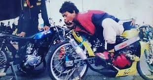Nostalgia balap Sosok pria bernama Tambun Suwandi sudah tidak asing lagi di  dunia drag bike, sering seliweran di dunia balap liar seputaran jakarta &  aktif juga di event resmi. Beliau sering mencicipi