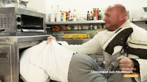 Retrouvez grâce à télé 7 replay toutes les vidéos disponibles gratuitement de cauchemar en cuisine en replay et en streaming. Cauchemar En Cuisine Il Lui Claque La Tete Dans Un Micro Ondes Parodie Etchebest Ramsay Youtube