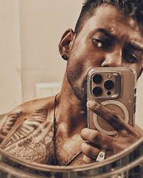 I have asked 4 Questions! Choose one and answer in the comments! Let's talk  ✨ Happy Sunday ya'll! Love, TheFitGuyNextDoor . . . . #thefitguynextdoor  #explore #fyp