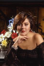 Como podemos ver en esta comparación de alejandra guzman antes y después del tratamiento cosmético invasivo. Antes Y Despues De La Fama Mira Como Ha Cambiado Alejandra Guzman