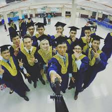 Untuk maklumat lanjut tentang majlis konvokesyen graduan boleh layari : Photos At Diak Uitm Seri Iskandar College Auditorium